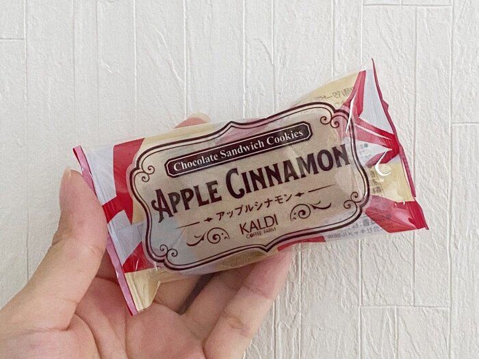 【カルディ新商品】秋にふさわしい!大人気菓子「チョコレートサンドクッキー」にアップルシナモンが登場!