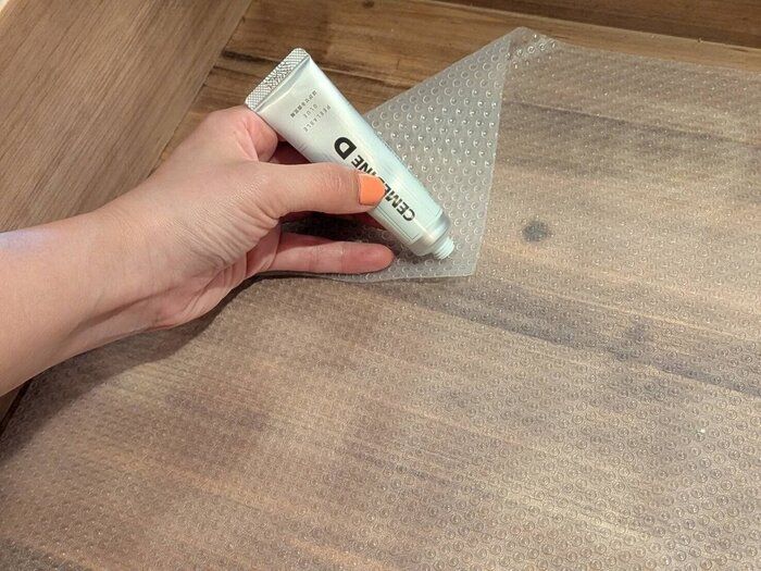 こんなの欲しかった！“家中で大活躍”貼って剥がせる固定剤「セメダインD」