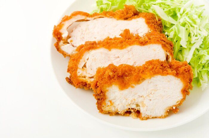 【管理栄養士監修】「チキンカツ」は太りやすい？気になるカロリーと炭水化物量まとめ