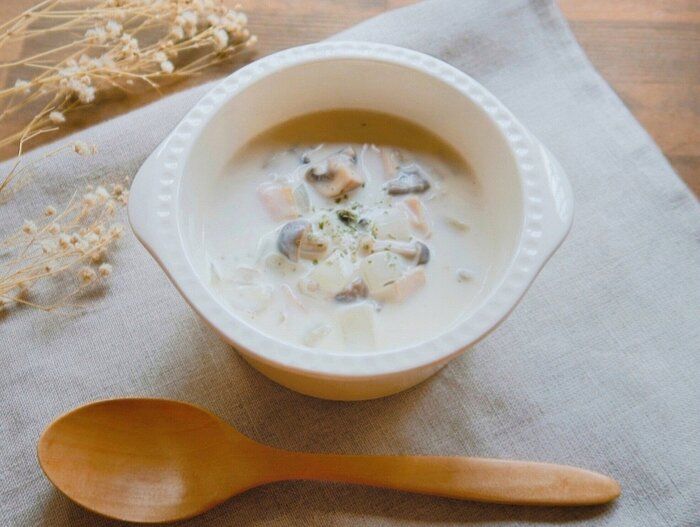 秋の味覚を味わう！旬のきのこをたっぷり使った【きのこのクリームスープ】のつくり方