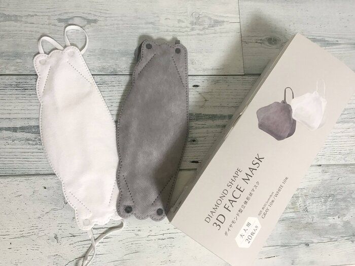 待っていました！ついに3COINSでも発売！男女問わず人気の不織布マスク