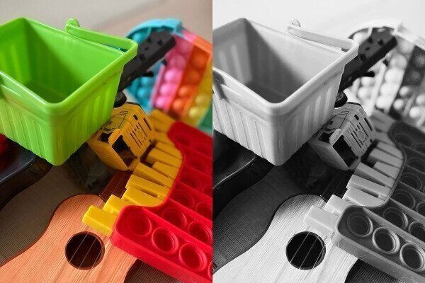 色が多いと情報も多く疲れる例(カラフルな写真とモノクロ写真の比較画像)