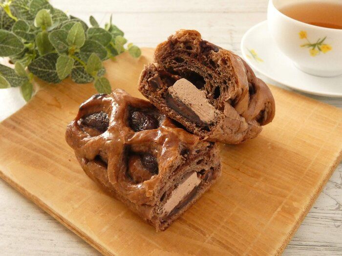 【ファミマ】「ショコラデニッシュ」はどこから食べてもチョコチョコチョコ！チョコ好きにはたまらない贅沢スイーツパン