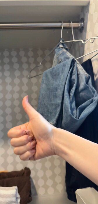 【収納】専用ハンガーなくても大丈夫！パンツをハンガー収納する方法とは!?