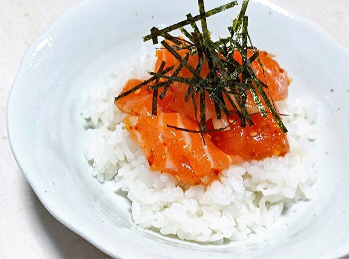 【コストコ】ご飯にのせるだけで何杯も食べれると噂の「ハワイアンサーモンポキ」