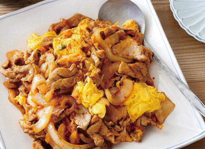 肉野菜炒めにキムチと卵を合わせれば最強！豚たまキムチ炒め