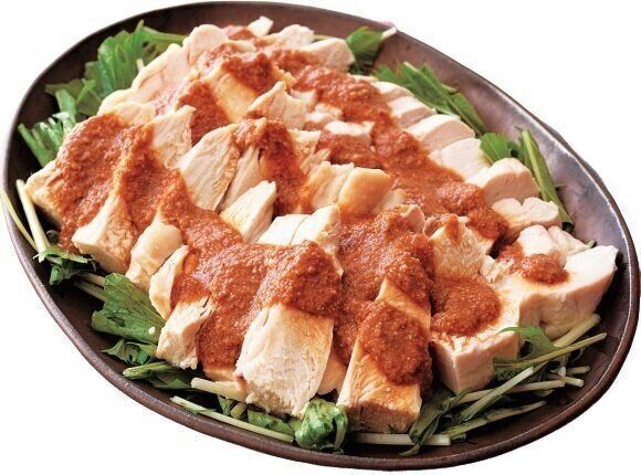 レンジならではのしっとり感に感嘆♪レンジ蒸し鶏のごまみそだれ