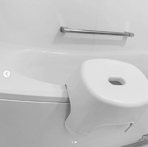 置かない収納はいいことだらけ 家事が一気に楽になる 今すぐ実践できる ものを吊るす 浮かせるテクニックを大公開します サンキュ