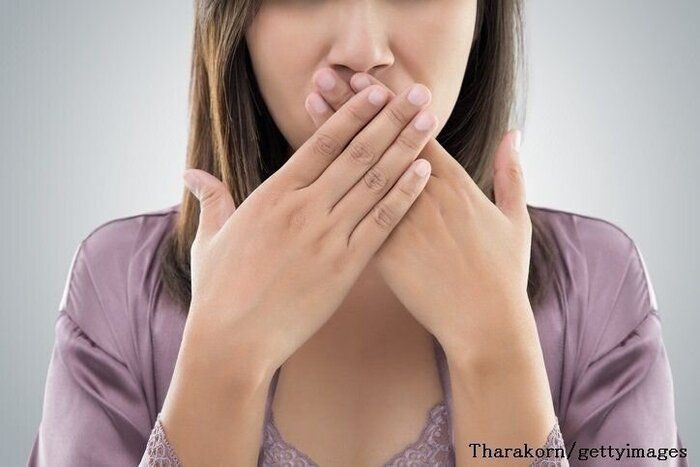 ニンニクを食べていないのに息がニンニク臭いのは不調のサイン!?原因を管理栄養士が解説