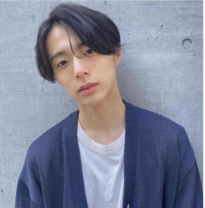 トレンドのマッシュヘアカタログ。ナチュラルなデザインがトレンド!センター分けマッシュヘア
