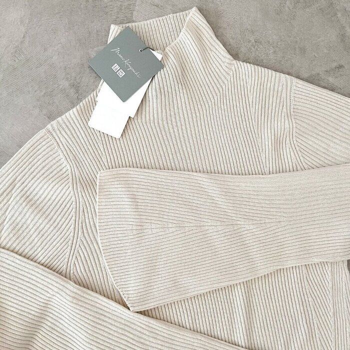 着回しもしやすいシンプルデザインですっきり見えも叶う！ユニクロ新作「3Dリブハイネックセーター」