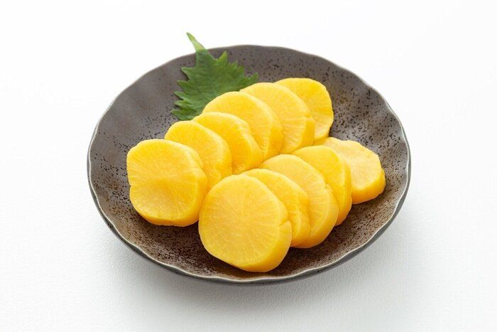 【管理栄養士監修】気になる「たくあん」のカロリーや炭水化物量とは？食べることで得られる効果を紹介