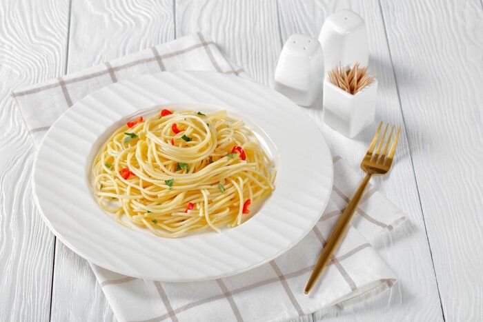 【管理栄養士監修】「ペペロンチーノ」は太りやすい？気になるカロリーと炭水化物量まとめ