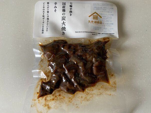 【久世福商店】炭火の香りとピリ辛のみそ味がくせになる！おつまみにぴったりの人気商品とは