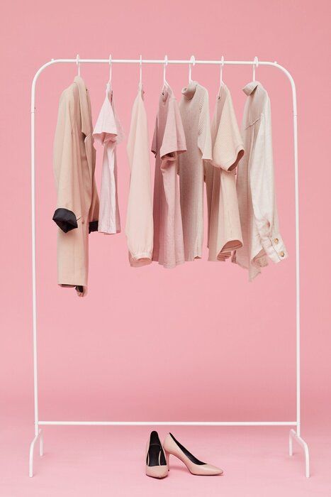 ハンガーの上の服のセット