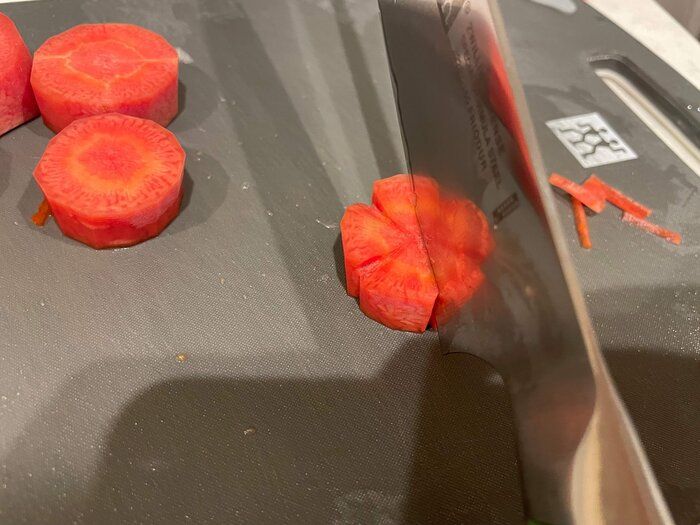 お正月に使える にんじんをお花の形に切って華やかに