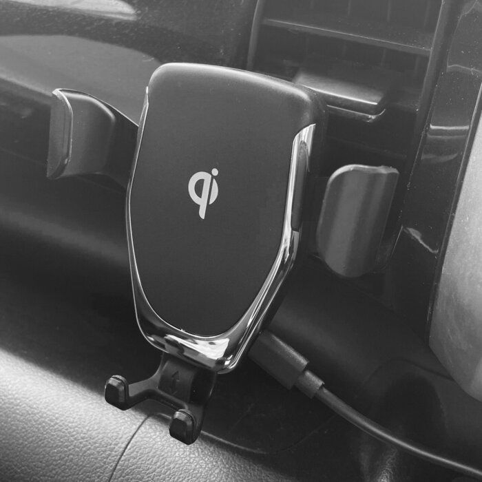 【ダイソー】思わず値札を二度見！車載ワイヤレスチャージャーがこんなに安く買えるなんて！