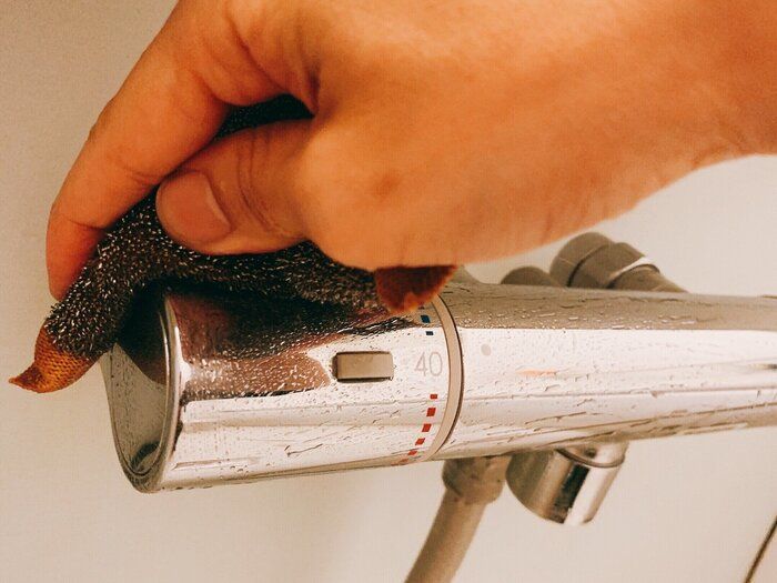 のぞいて驚愕！見落としがちな蛇口の裏側はガリガリ水アカの宝庫だった…