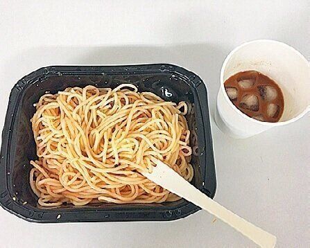 電車を乗り換える3分でパンを早食い…！忙しすぎどうしても痩せられない人の改善ポイント