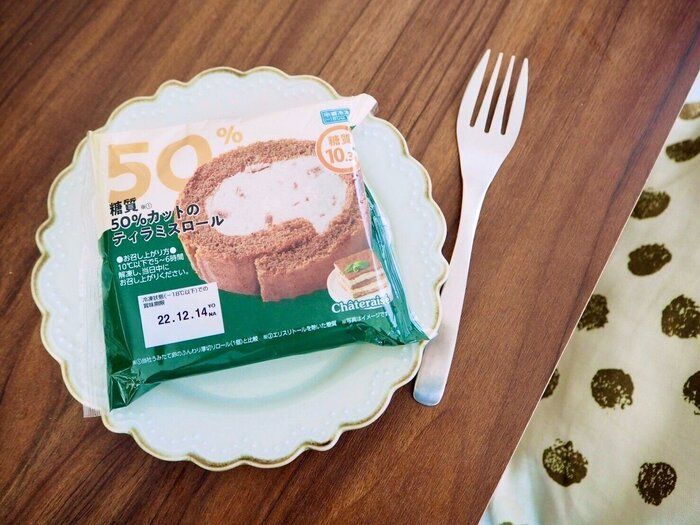 【シャトレーゼ】違和感ゼロ!? 糖質50％カットのティラミスロールを実食