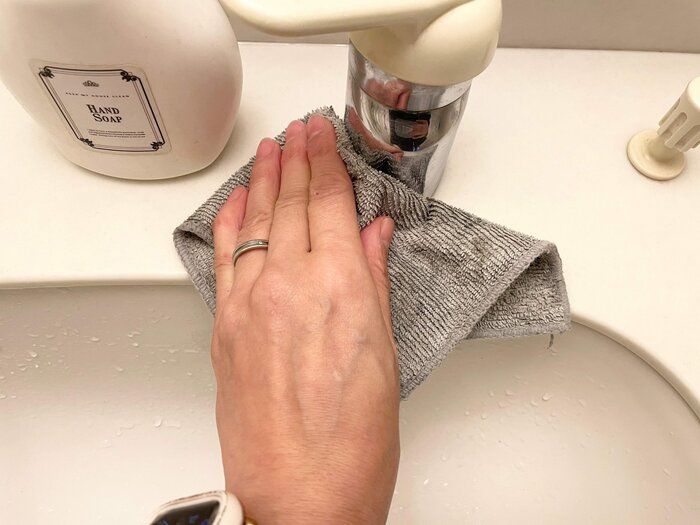 【ふだんの掃除】だいたいの汚れは水拭きで落ちる！気づいたときにサッと拭きが正解