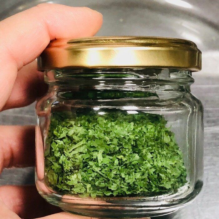 料理が映える！鮮やか乾燥パセリの作り方と使いこなし・簡単電子レンジテク