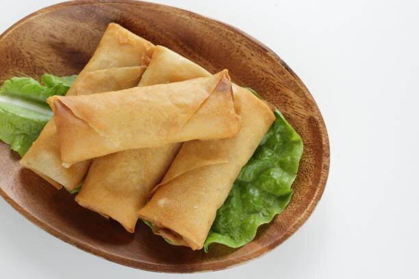 中華料理、木皿の春巻き
