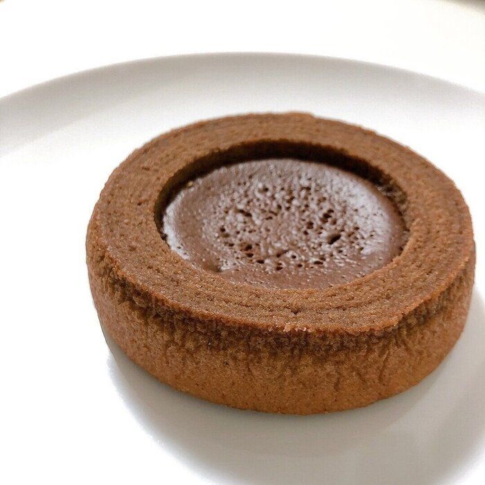 【ファミマ】穴に生チョコ?! 余すところなし！欲張りチョコバウム