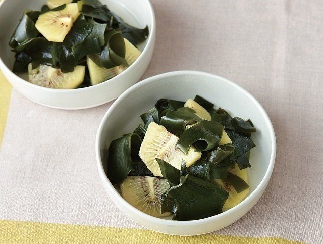 驚きのおいしさ！「わかめとキウイの酢の物」