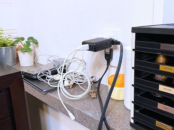 100均キッチン用品で!ケーブルをスッキリ整理