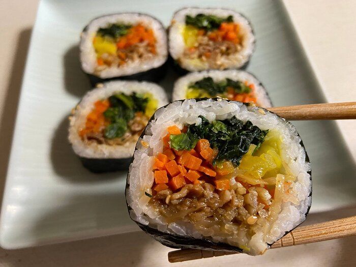 【ロピア】リピーター続出！牛カルビたっぷりの「キンパ」にやみつき！