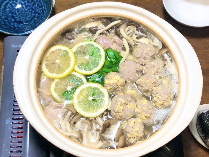 困ったらお鍋！レモン香る肉団子×塩にんにくの鮮やかレモン鍋レシピ｜女子会にも