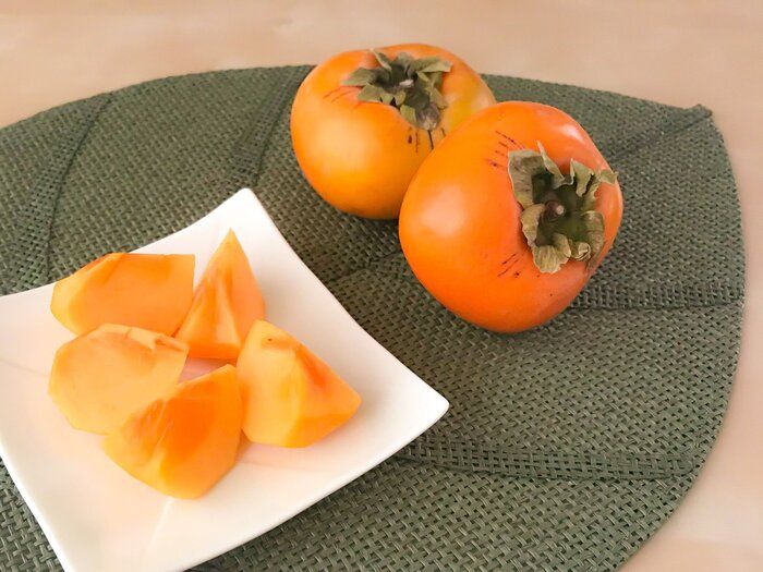 おいしい柿の見分け方は 長持ちさせるにはヘタを して サンキュ おいしい柿の見分け方は 長持ちさせるにはヘタを して サンキュ