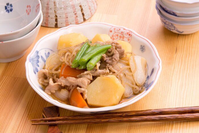 【管理栄養士監修】「肉じゃが」は太りやすい？気になるカロリーと炭水化物量まとめ