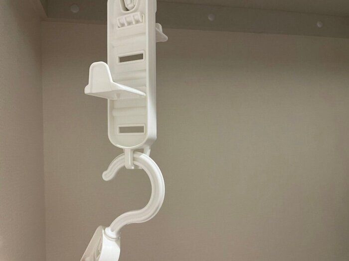 【セリア】1つでもいいけど、2つ買うとなおよし！クローゼットの悩みを解消する優れものアイテムは複数買いが正解