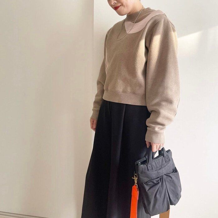無意識にやっている!?40代のスウェット「おば見えコーデ」を回避する方法 