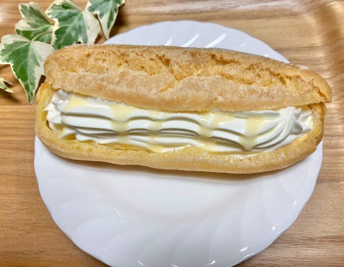 【ローソン】クリームがたっぷり入って糖質25％オフ！「おぼれクリームのエクレア」