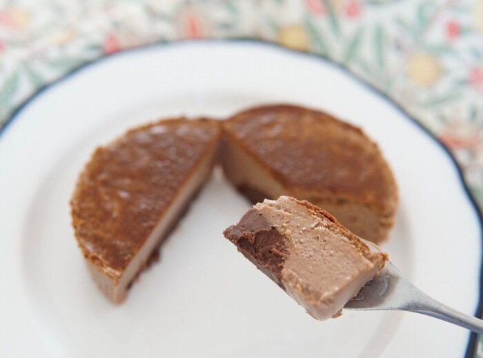 【ローソン】チョコを堪能し、チーズケーキの抜け感を楽しむ「濃厚生チョコチーズケーキ」