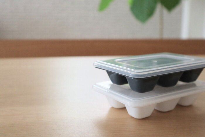【ダイソー】場所を取らない！重ねられる！使いやすさ満点のハーフサイズの製氷皿