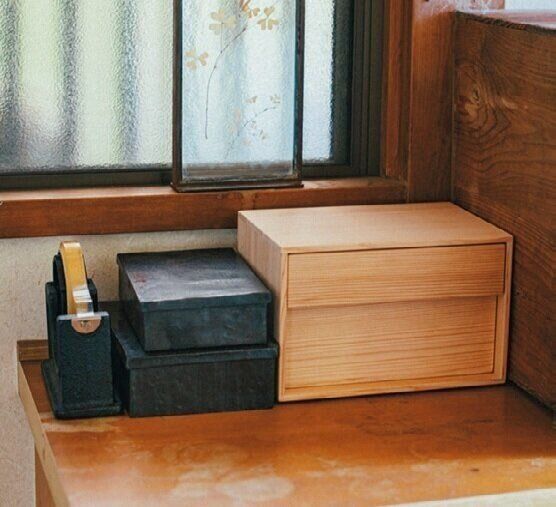 「リビングに持ち込みたくない物」は家族が必ず通る玄関＆階段下に収納を！