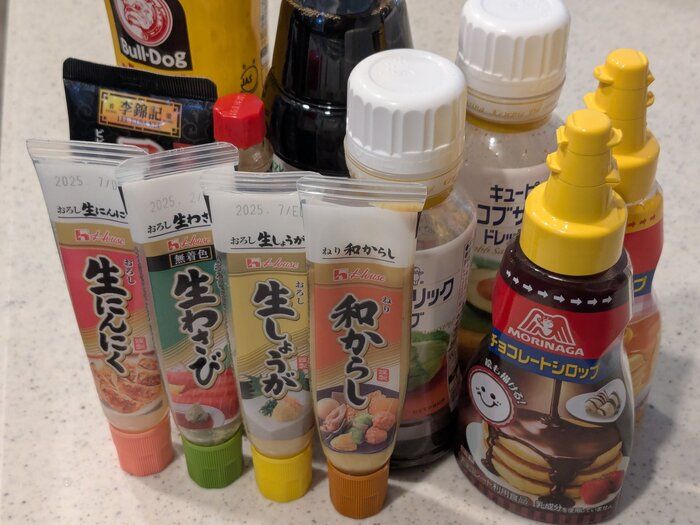 【冷蔵庫収納】チューブやビンはどこが正解？調味料のベストな置き場と収納に役立つ便利アイテム