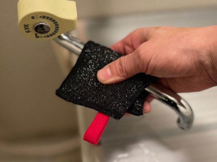 【ダイソー】ペタッと貼れてちょこっと洗えるお風呂スポンジが便利！