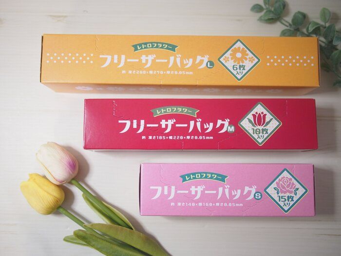 【セリア】見つけたらマストバイ!昭和のレトロ感がかわいすぎるレトロフラワー柄のフリーザーバッグ