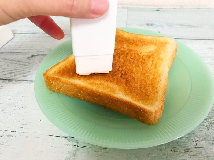 朝はパン派必見！ダイソー「直ぬりバタースティック」使ってみたら準備がとってもラクに！