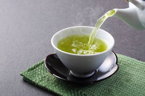 緑茶を注ぐ