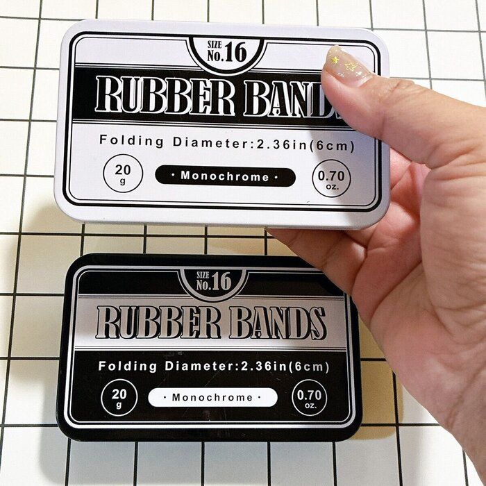 110円とは思えないモノクロ缶の正体