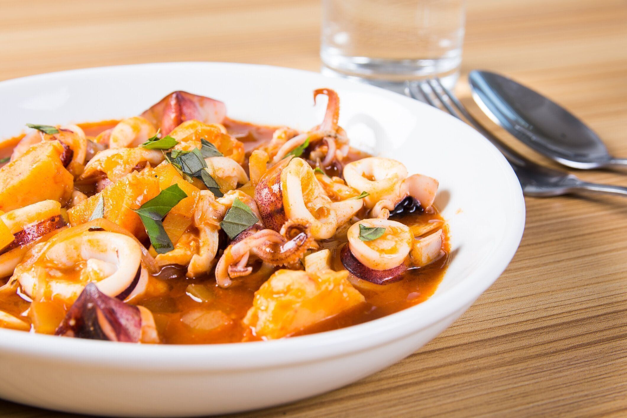 《イカを使った人気レシピ36選》簡単1品～本格的メイン料理まで一挙紹介！