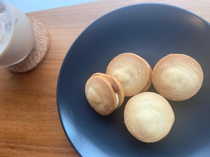 【成城石井】バター濃い「サクッとサブレのレーズンバターサンド」手土産にも喜ばれる！