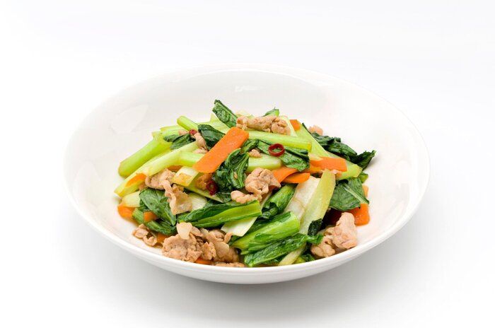 管理栄養士監修】「野菜炒め」は太りやすい？気になるカロリーと炭水化物量まとめ | サンキュ！