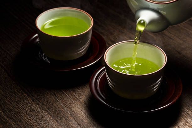 緑茶を注ぐ